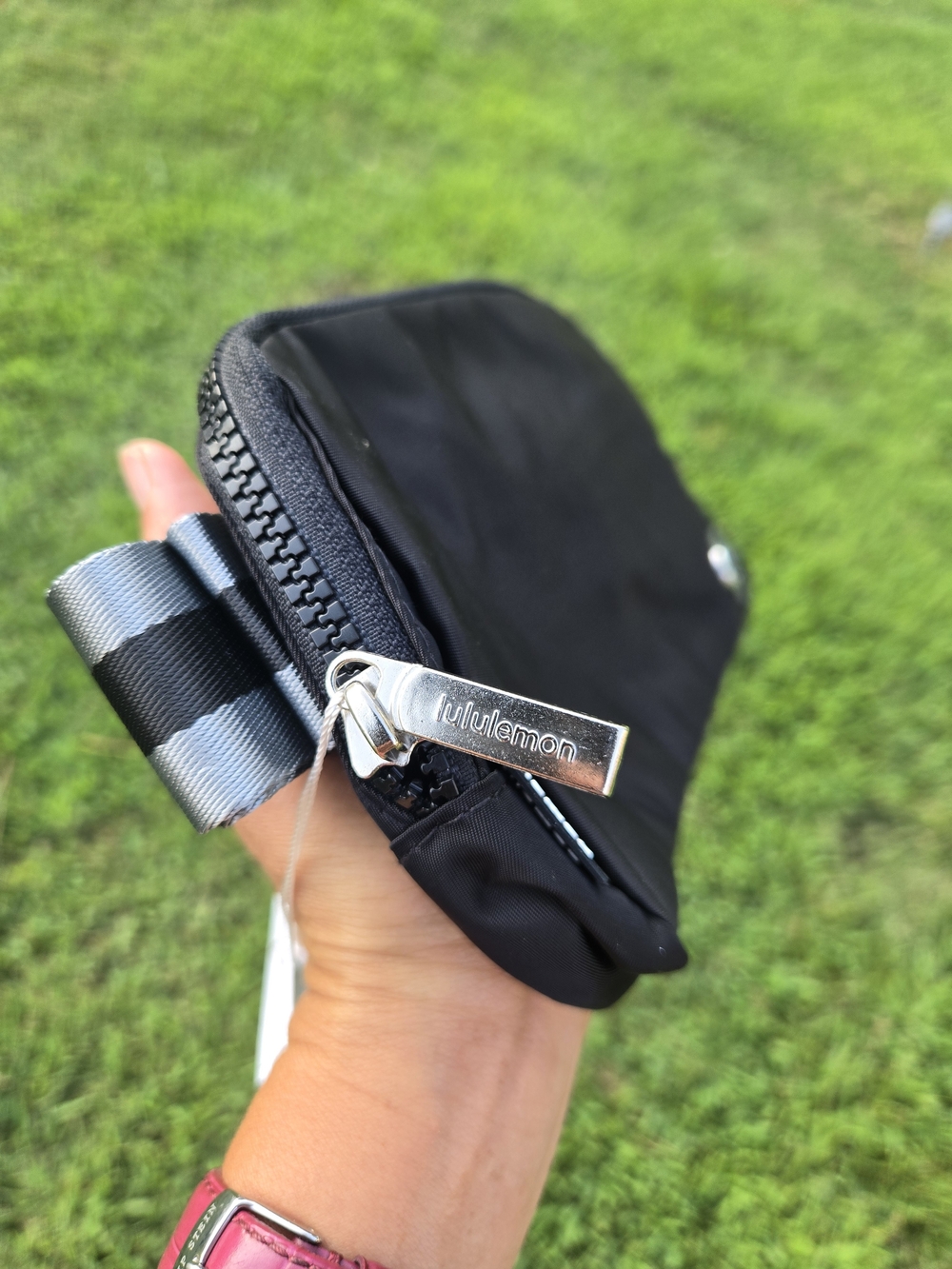 lululemon athletica Everywhere Belt Bag 1L Black - Picture 3 of 6
